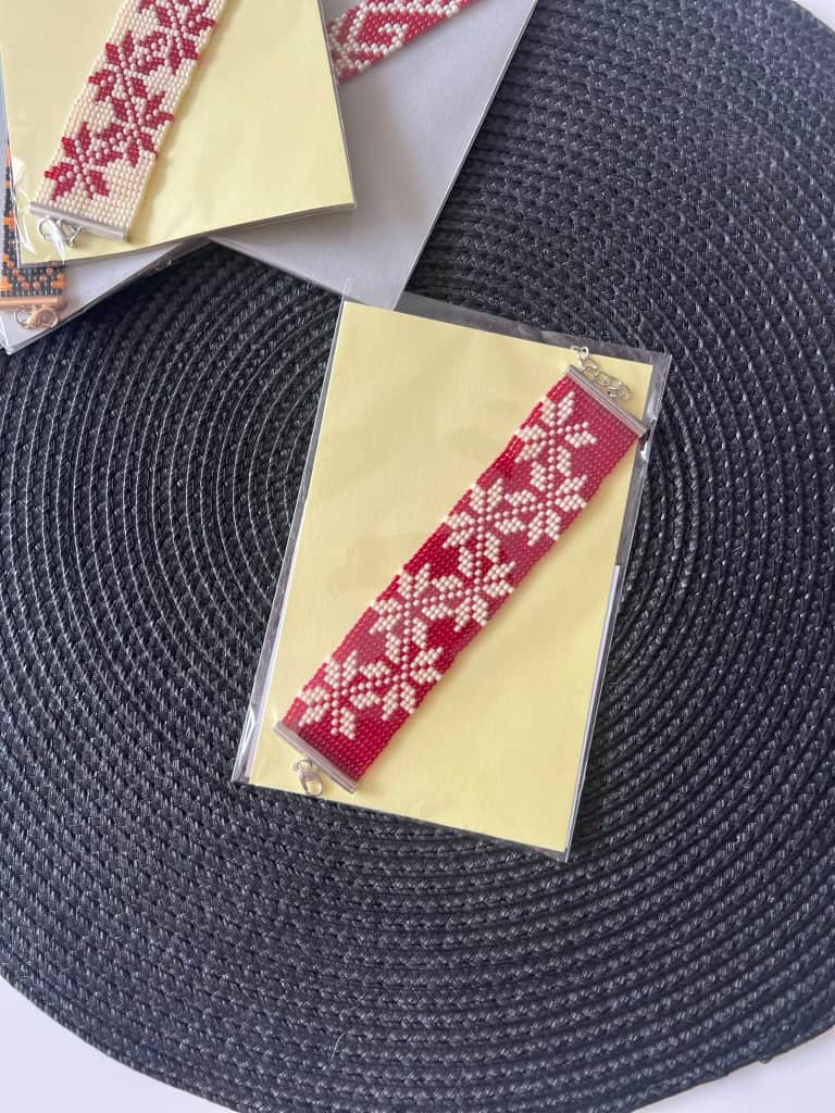 Latviešu etnogrāfiskās zīmes rokassprādzes