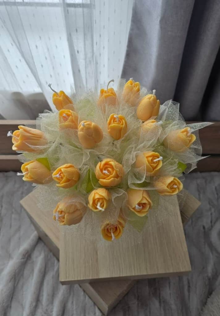 Svece - Tulpe uz kāta (sojas & kokosriekstu vasks)