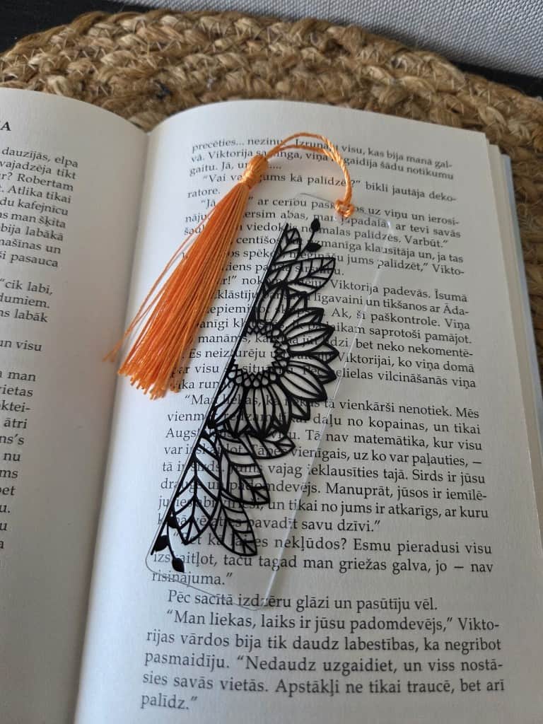 Organiskā stikla grāmatzīmes