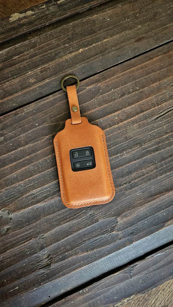 Ādas maks Renault un Dacia atslēgas kartei ar piekariņu 