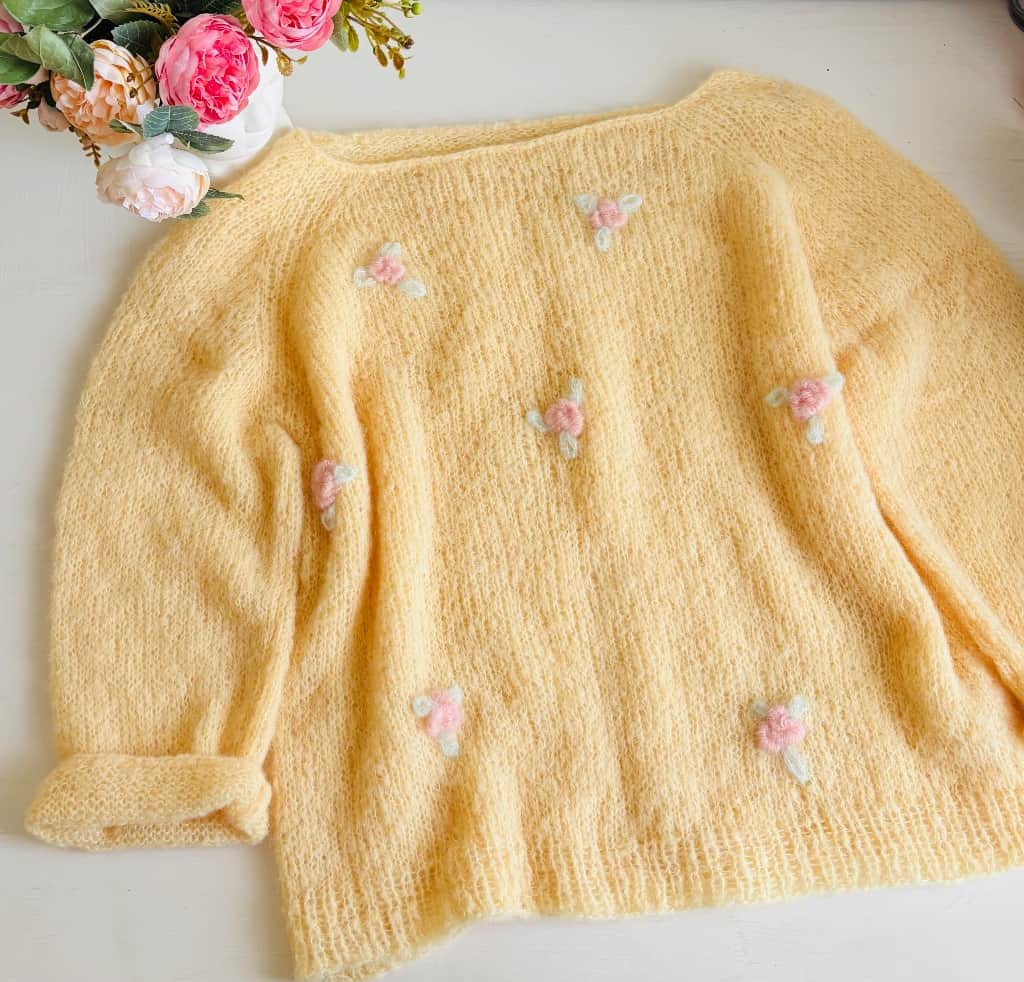 Saulains adīts ikdienas džemperis.