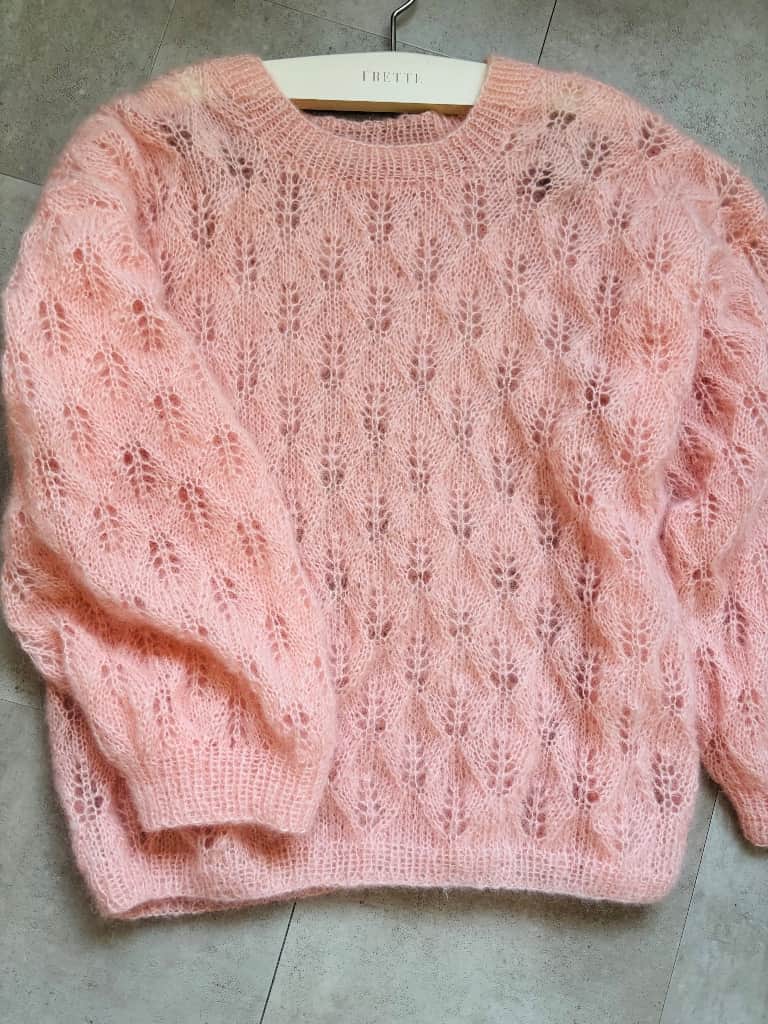 Sieviešu džemperis.