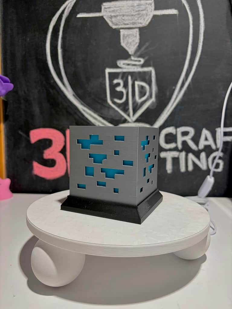 MINECRAFT derīgo izrakteņu (ore block) lampa