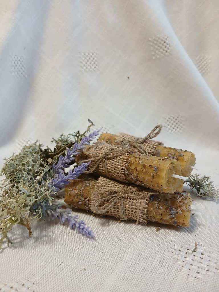 Sveces Bišu vaska ar lavandas ziediem