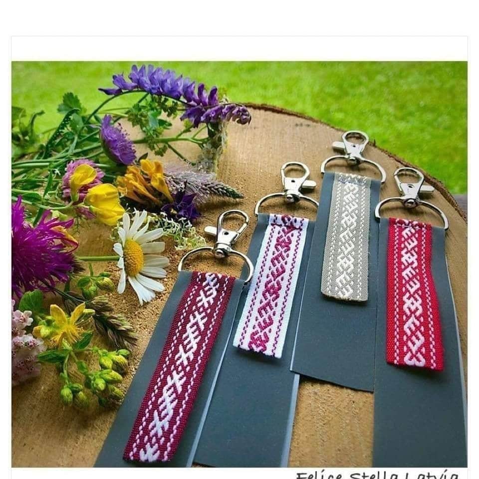 Atstarotājs ar etnogrāfisko lentu