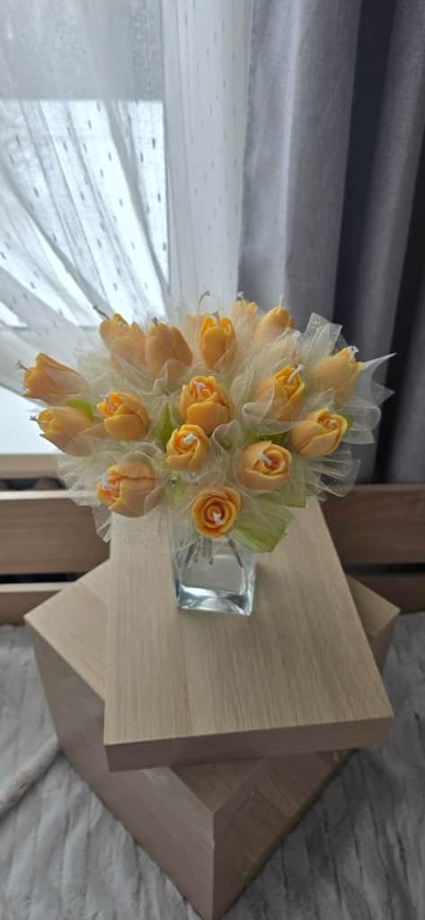 Svece - Tulpe uz kāta (sojas & kokosriekstu vasks)