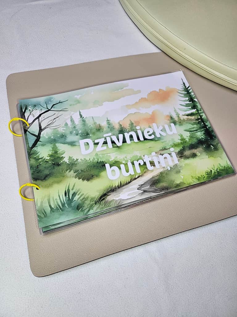 Lipekļu grāmata "Dzīvnieku burtiņi"