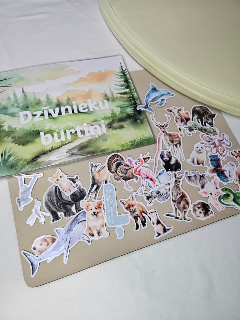 Lipekļu grāmata "Dzīvnieku burtiņi"