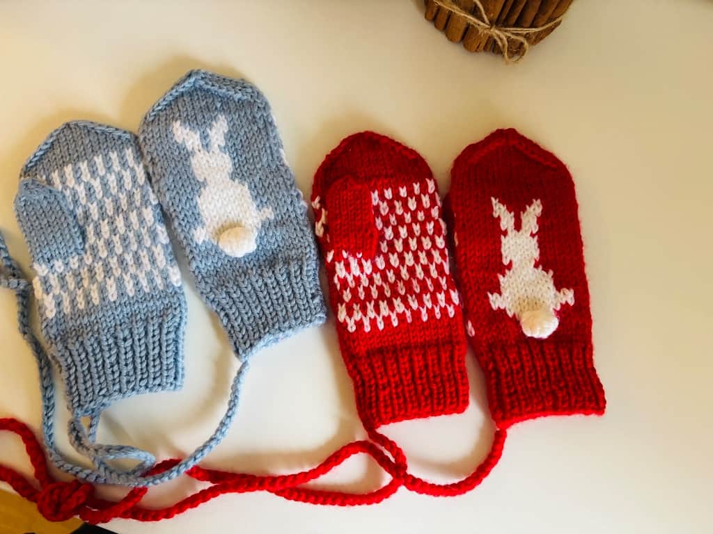 Mazuļu zeķītes un cimdiņi.