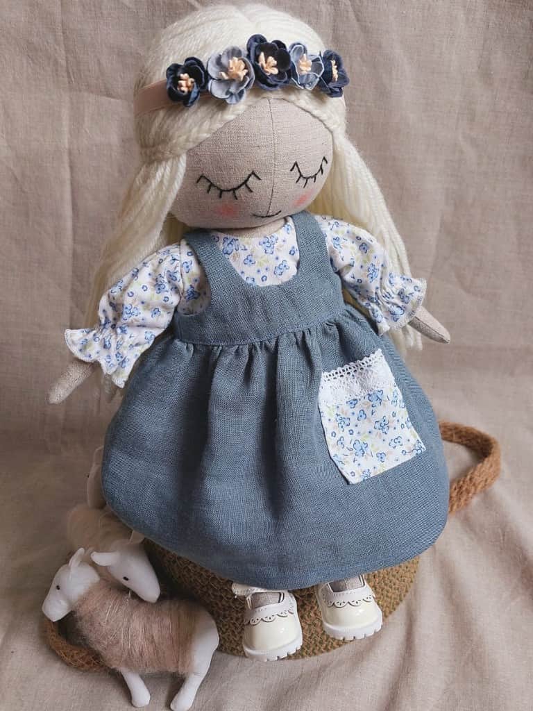 Ar rokām darināta lelle, Neaizmirstulīte