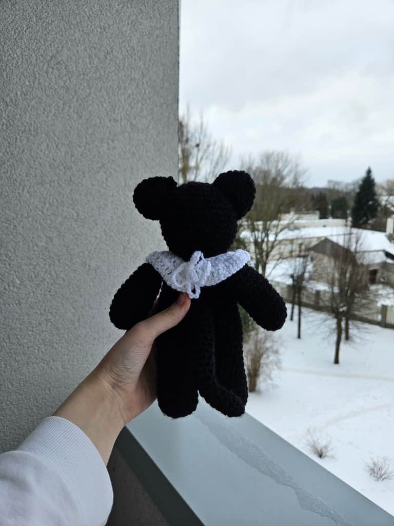 Melns liels kaķis🐱