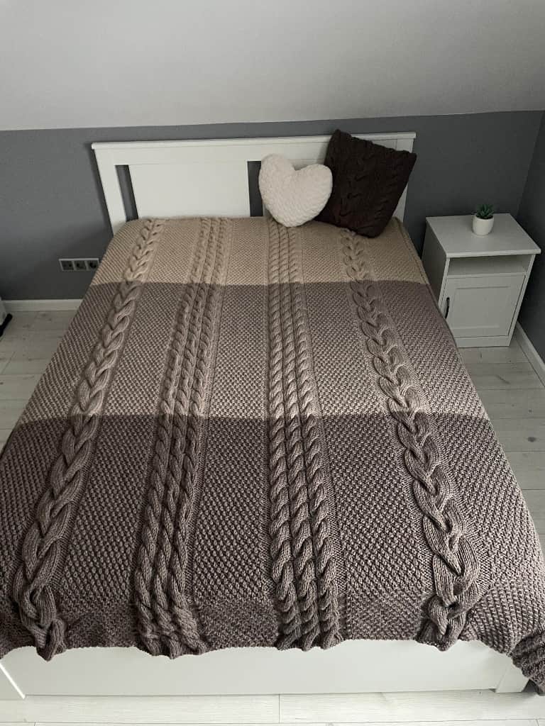 Ar rokām adīta 2-vietīgā sega – pārklājs