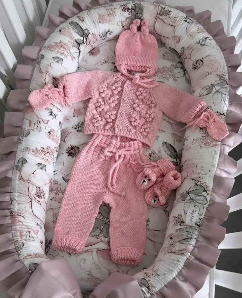 Komplektiņš mazulim - jaciņa, bikses, cepurīte, zeķes, cimdiņi