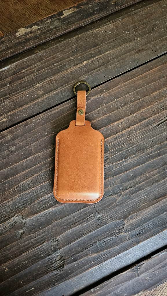 Ādas maks Renault un Dacia atslēgas kartei ar piekariņu 