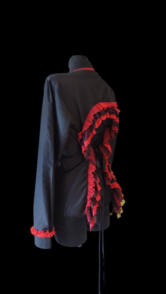 Pārstrādāts krekls ar mugurdaļas izgriezumu