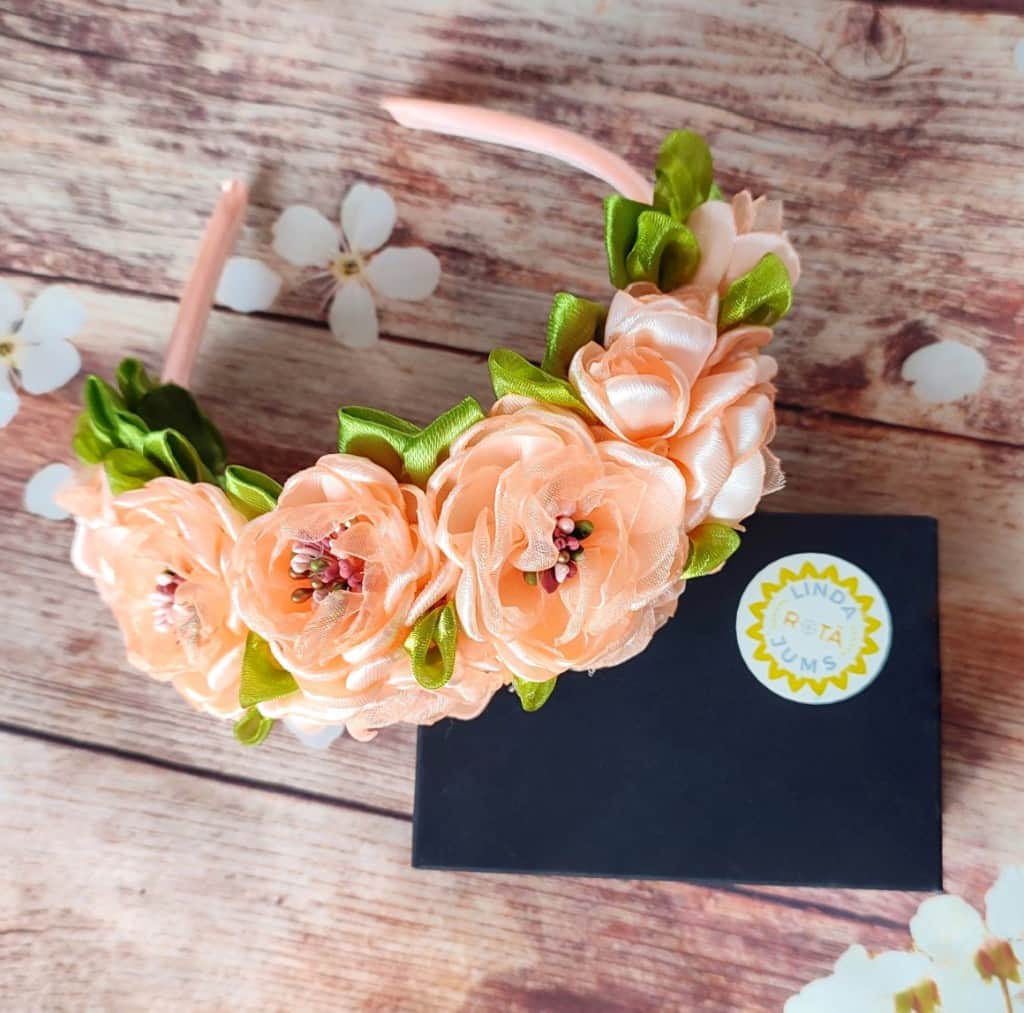 Matu lociņš ar ziediem