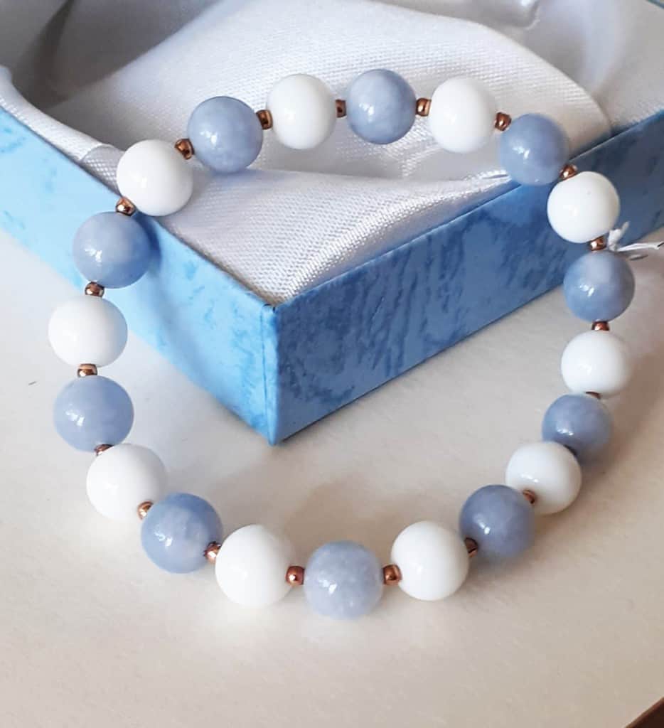 Elastīga dabīgo akmeņu rokassprādze