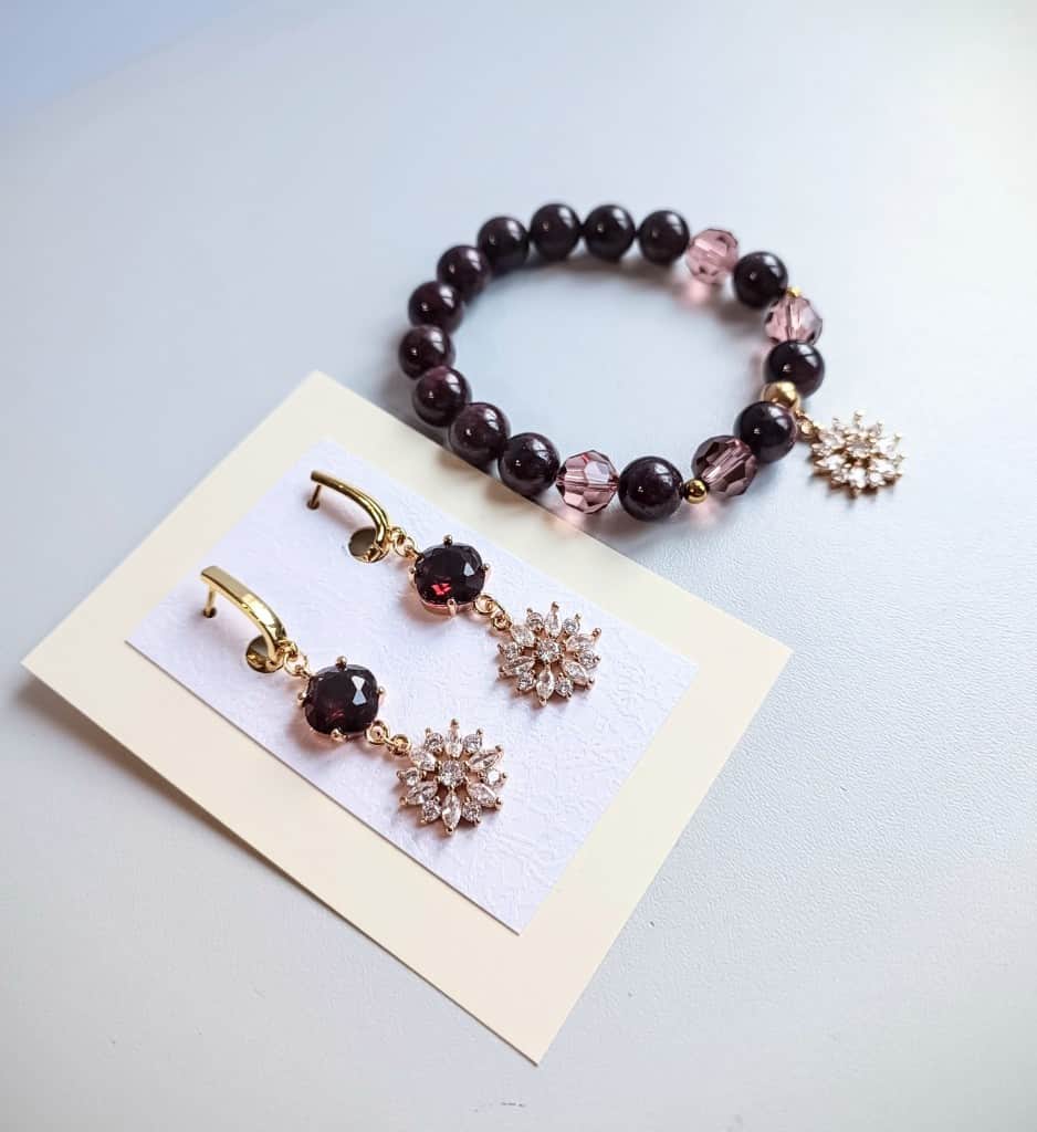 Komplekts auskari un aproce Sirsniņa uc