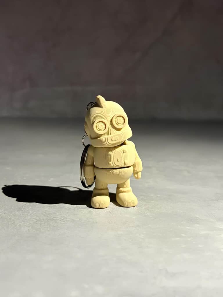 Robo-Čoms: 3D drukāts robotiņš-piekariņš