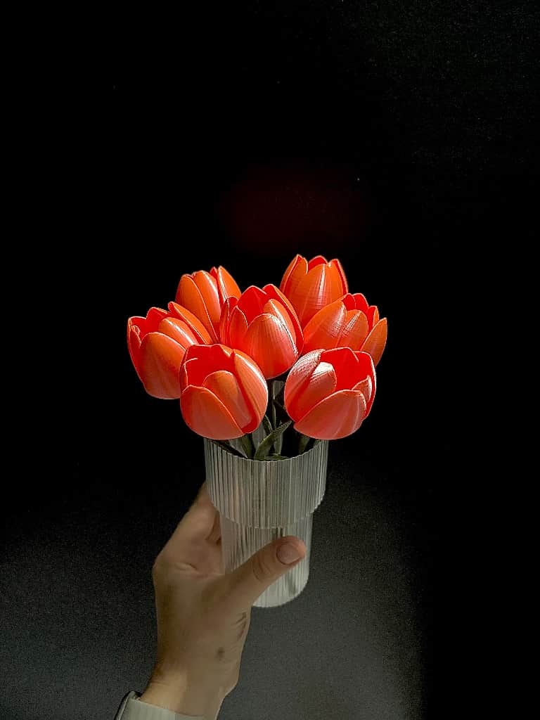 Tulpju kompozīcija vāzē - Saulriets