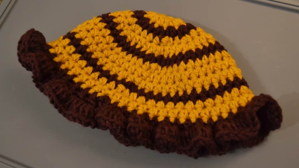 tamborēta cepure ar kruzuļotu maliņu