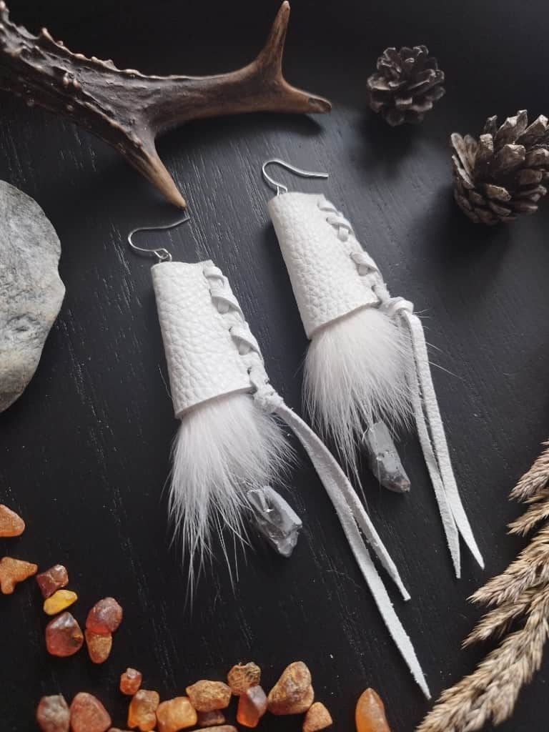 Ādas auskari "Hunter's Daughter" ar kristāliem