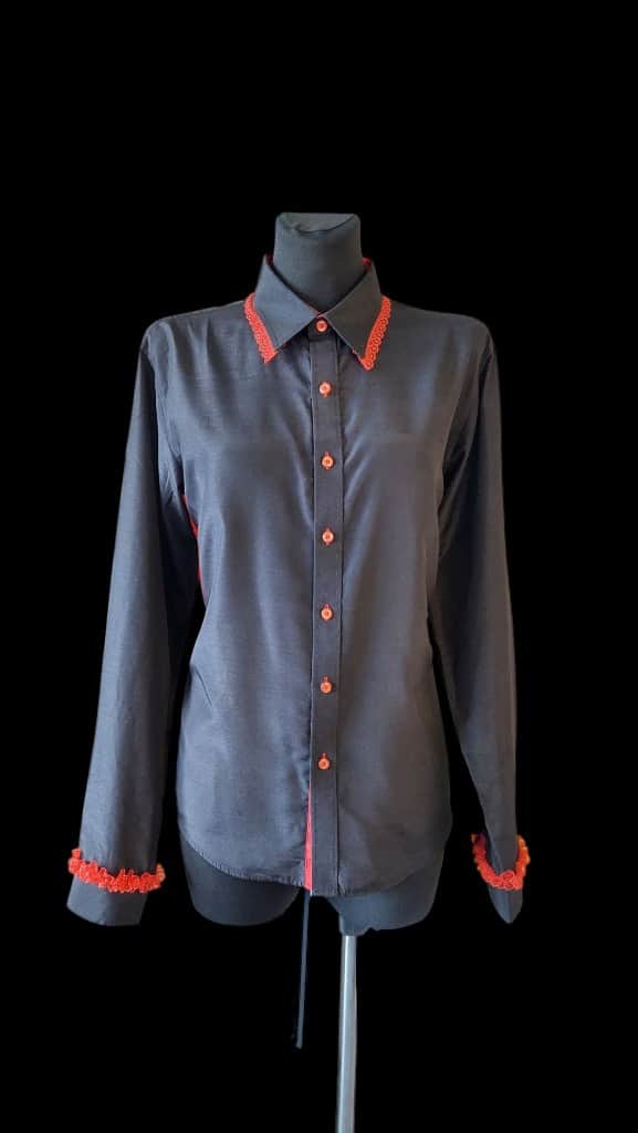 Pārstrādāts krekls ar mugurdaļas izgriezumu