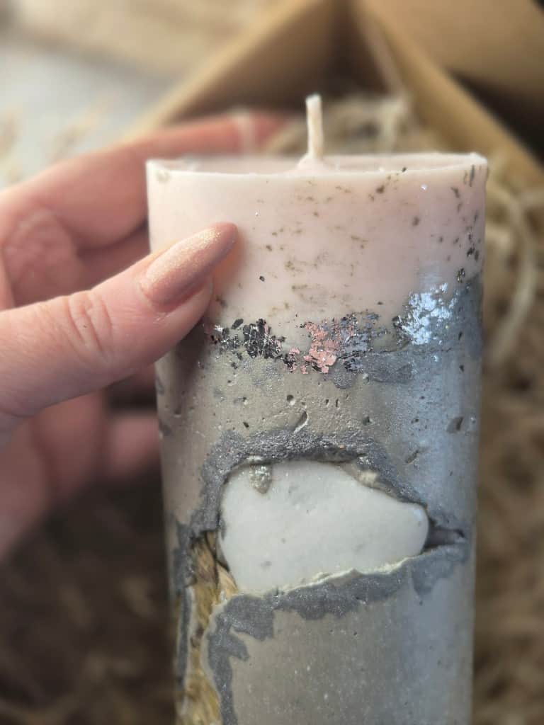 Dizaina svece ģipsī.