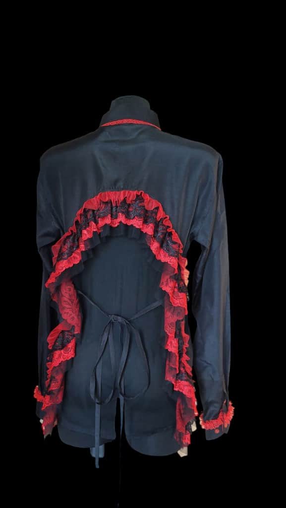 Pārstrādāts krekls ar mugurdaļas izgriezumu