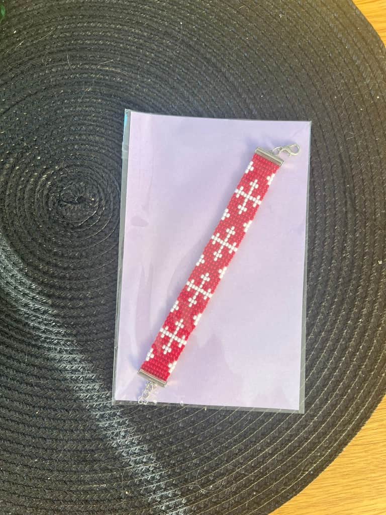 Latviešu etnogrāfiskās zīmes rokassprādzes