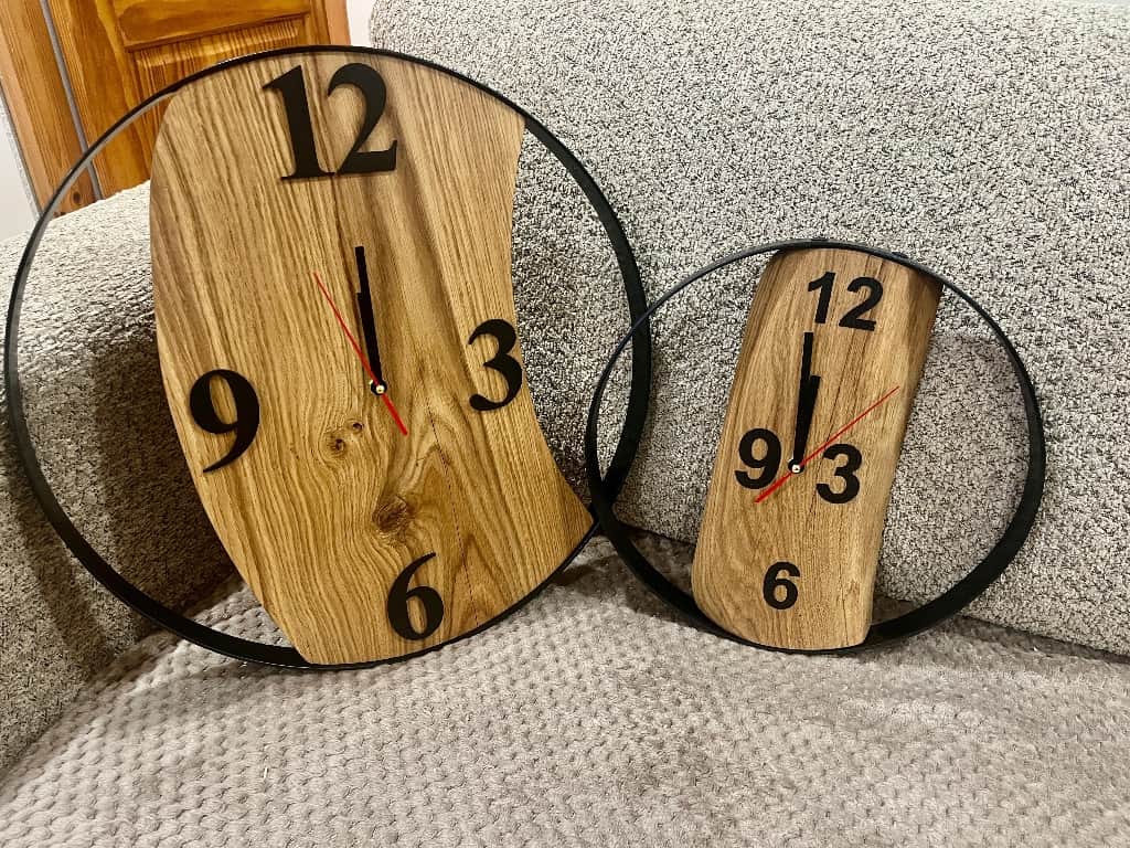 Pulksteņi no koka un metāla