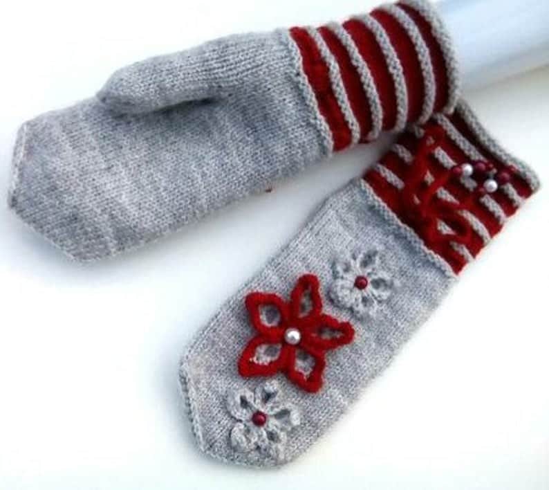 Dūraiņi, Cimdi sievietēm, vilnas cimdi ar izšuvumu