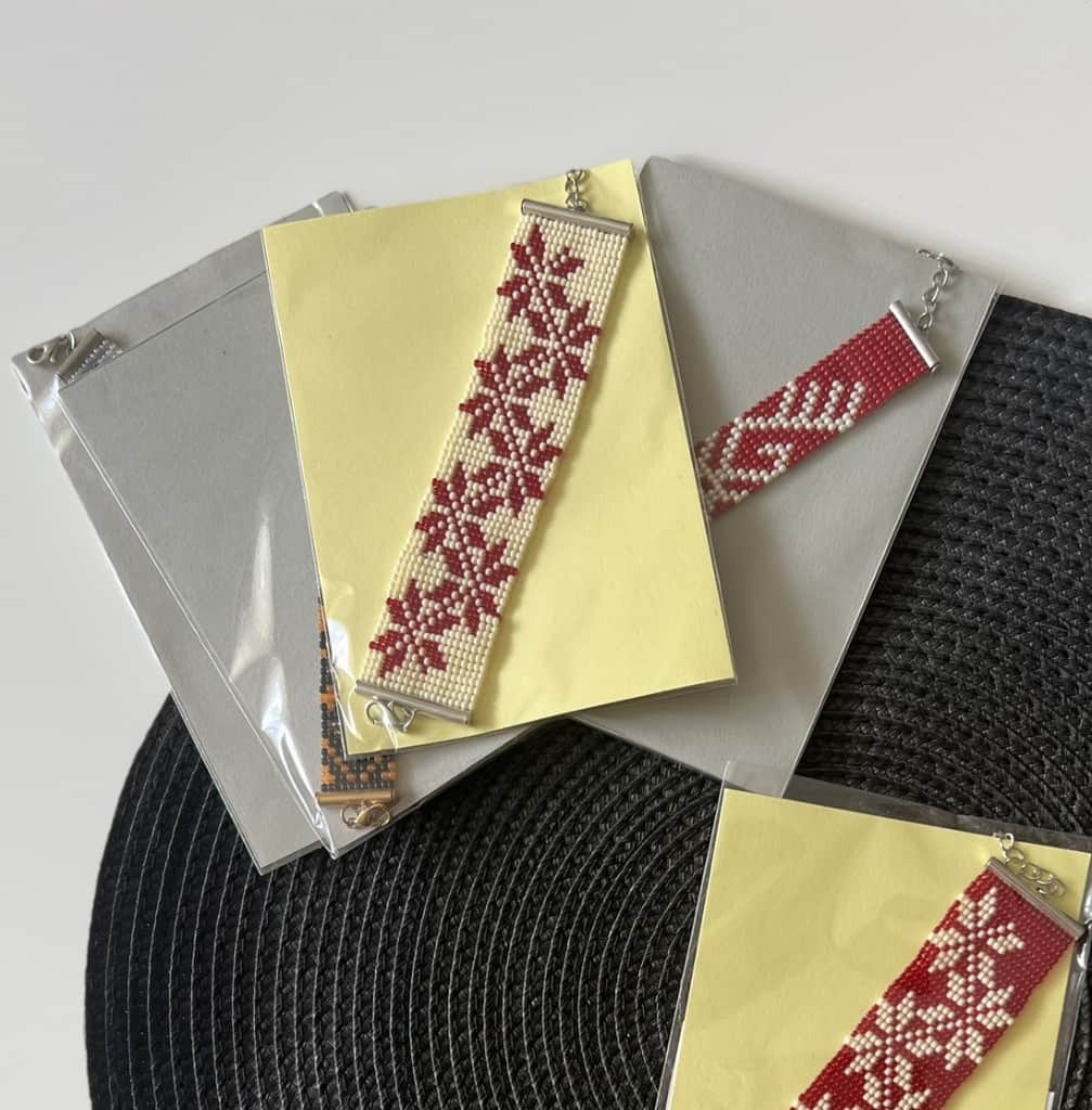 Latviešu etnogrāfiskās zīmes rokassprādzes