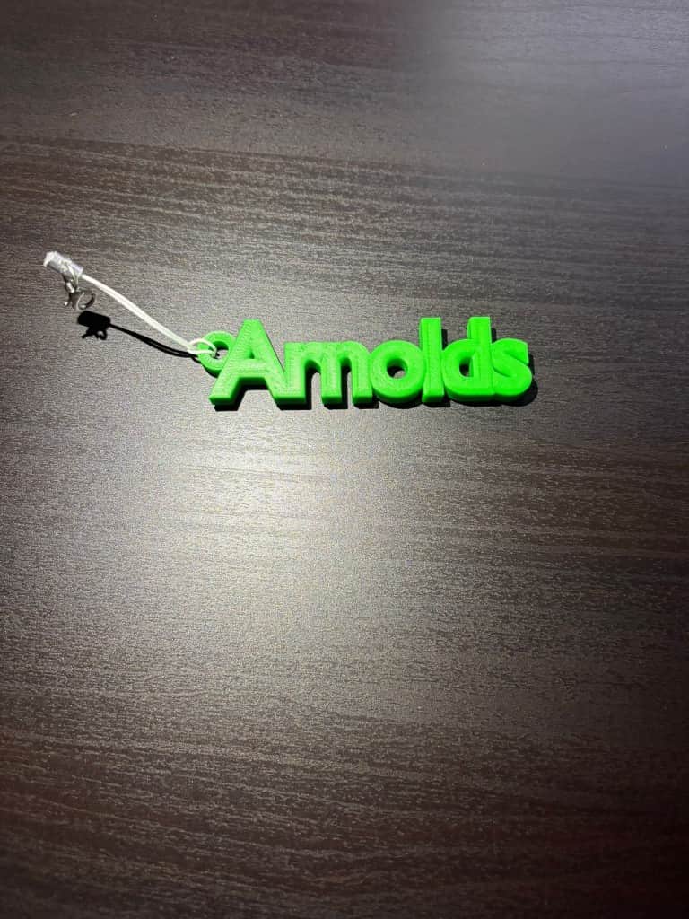 Oriģināla dāvana – individuāls atslēgu piekariņš ar jebkuru vārdu