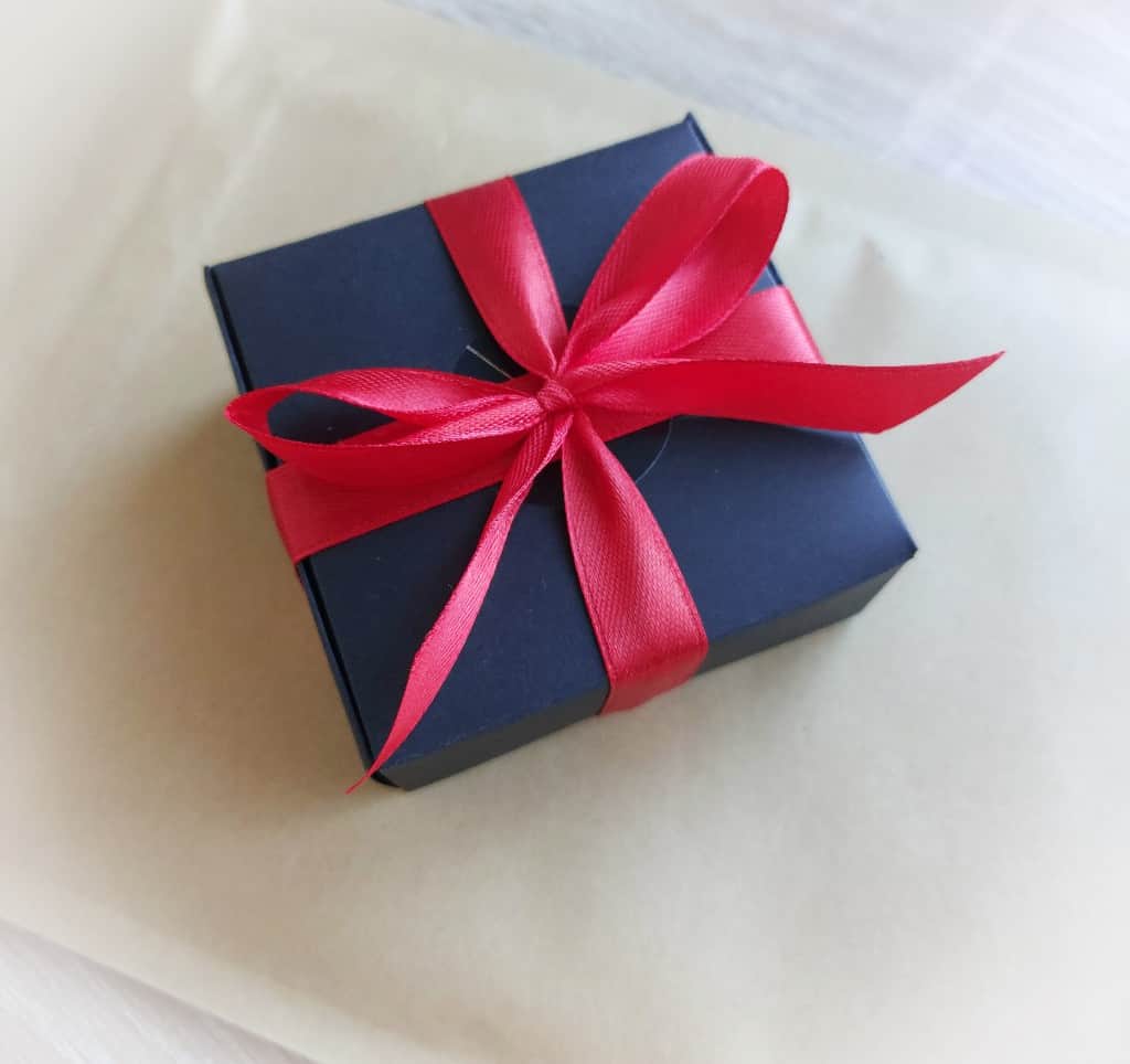 Zila stikla kristālu kaklarota