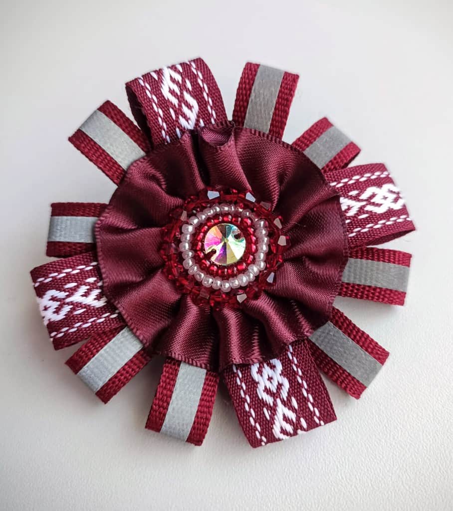 Piespraude Latviskā atstarojoša