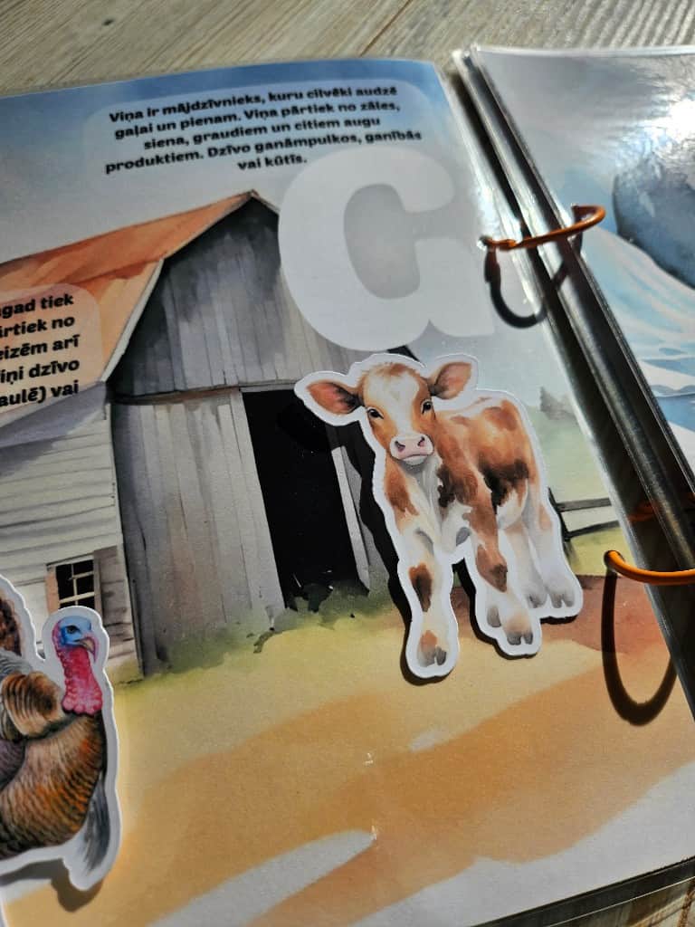 Lipekļu grāmata "Dzīvnieku burtiņi"