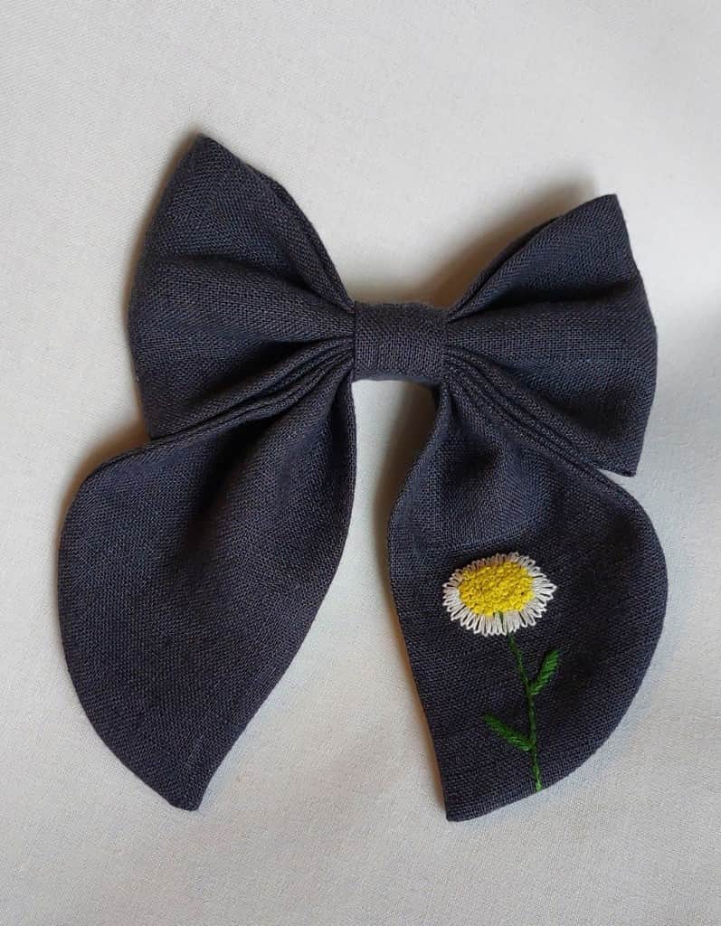 Lina matu bante ar izšuvumu, asfaltpelēka