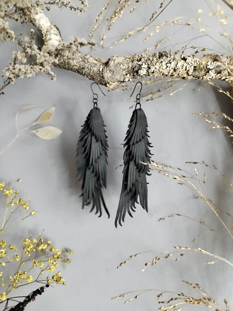 Ādas "Spalvu auskari"