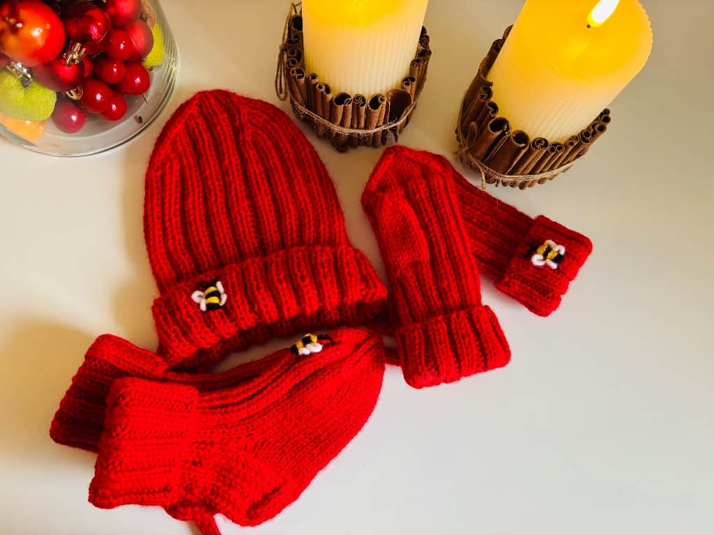 Mazuļu zeķītes un cimdiņi.