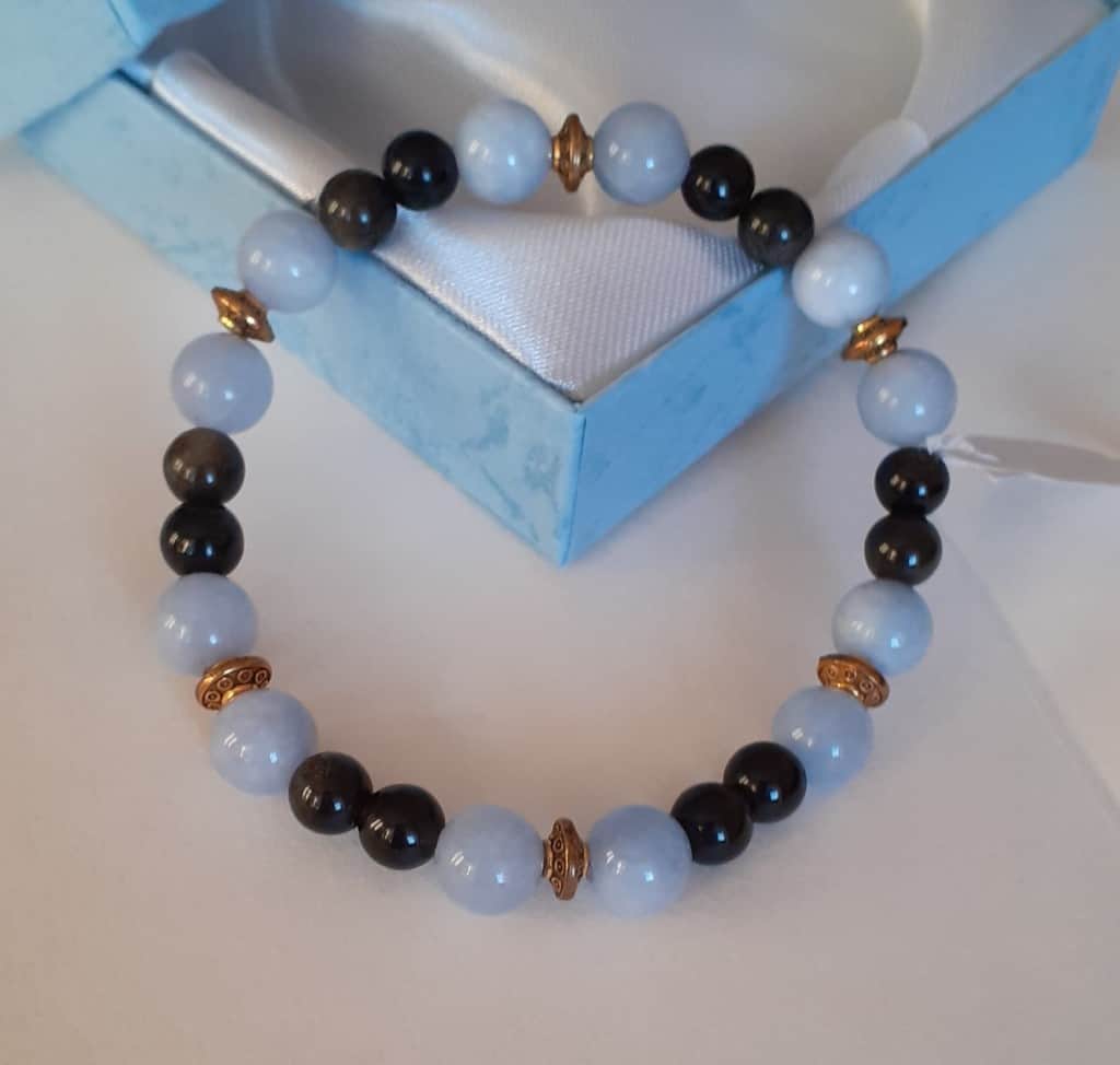 Elastīga dabīgo akmeņu rokassprādze