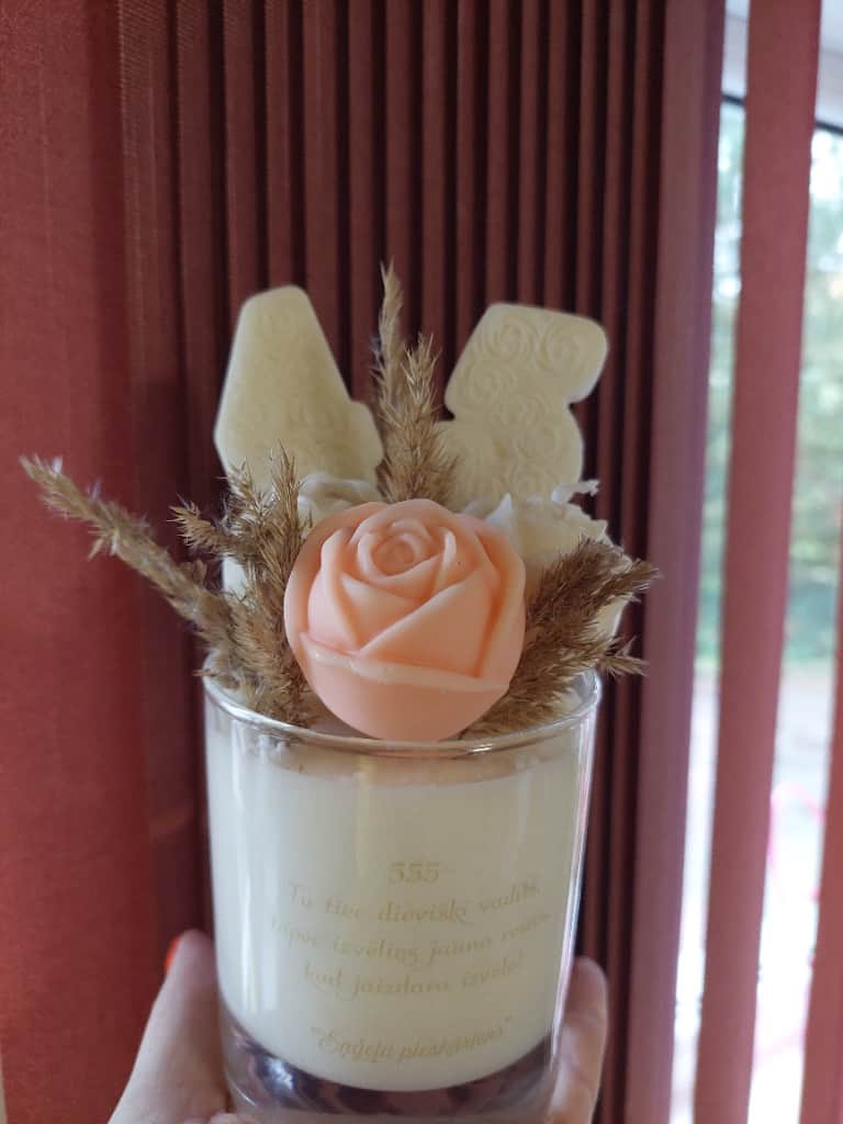 "EŅĢEĻU PIESKĀRIENS" + dzimšanas dienas svece