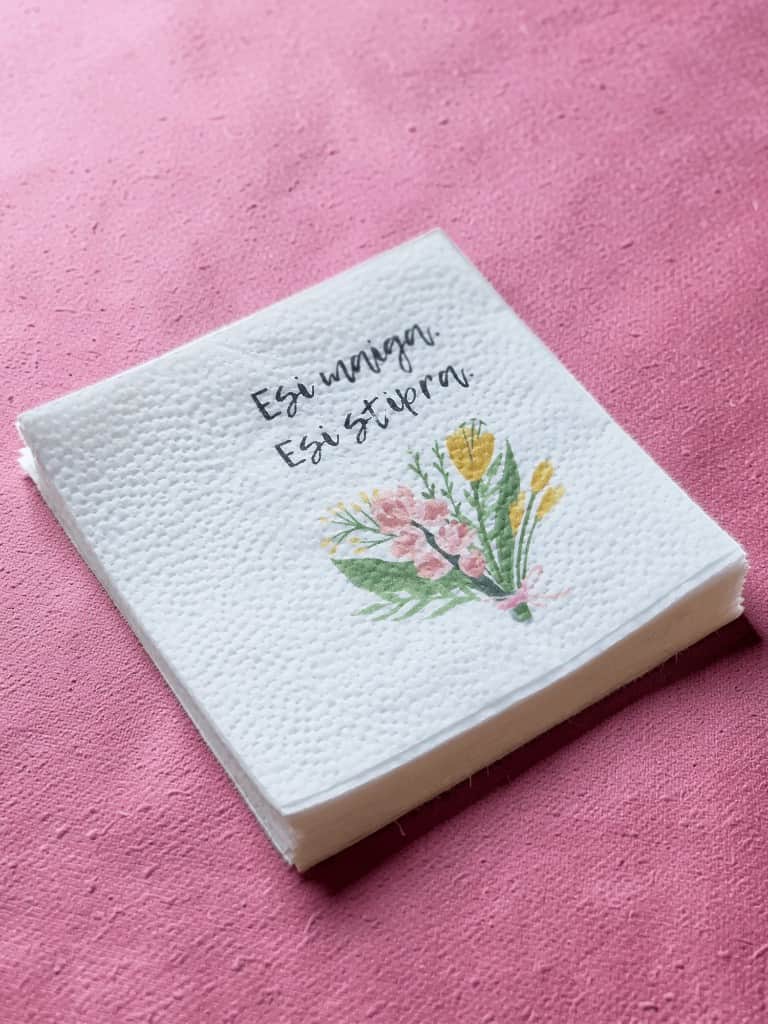 Papīra salvetes ar apdruku "Ziedi un vārdi" (20 gab.)