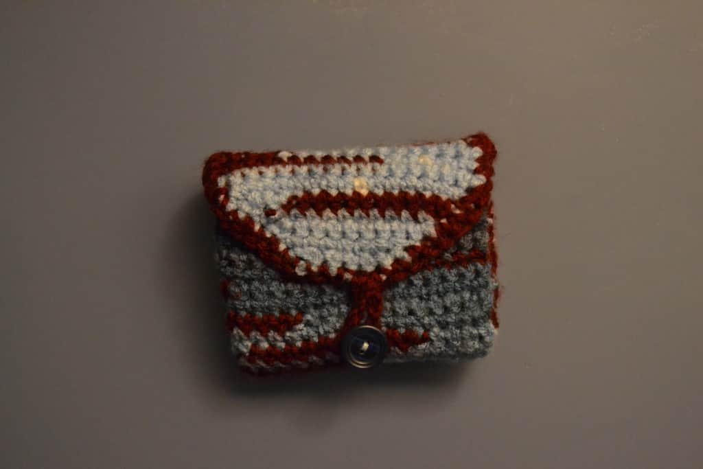 tamborēts maciņš ar 3 nodalījumiem