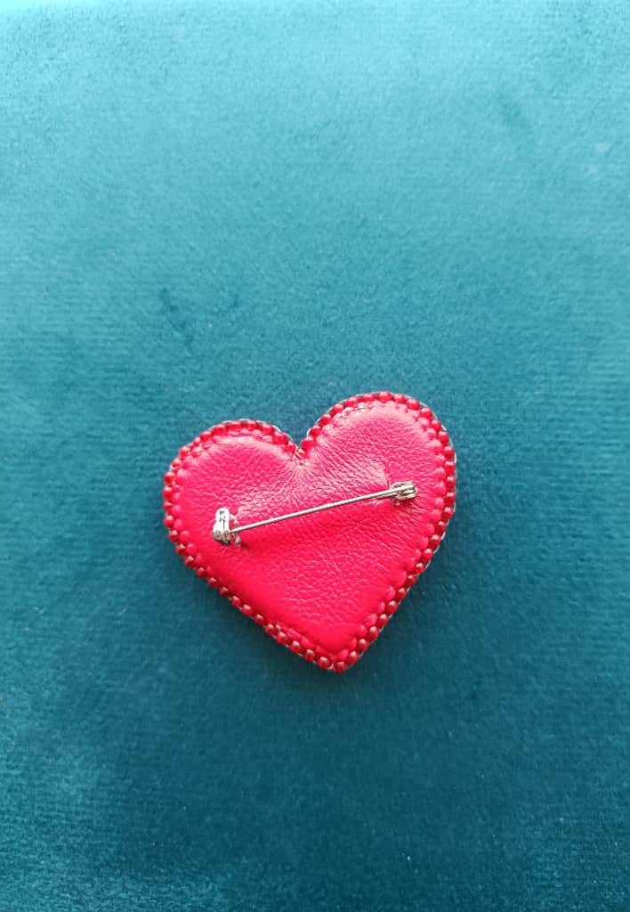 Piespraude (broša) "Sarkanā Sirds" 