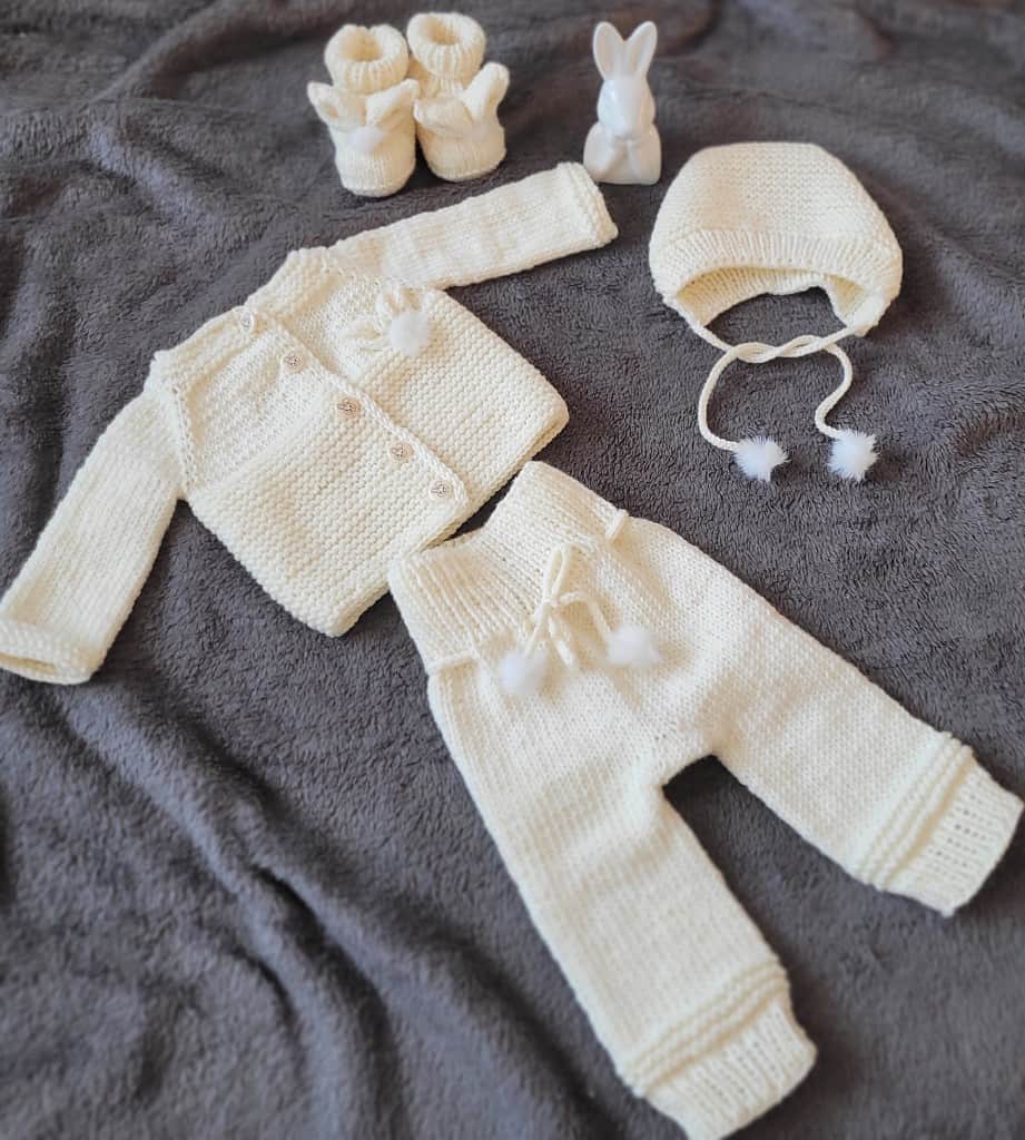 Jaundzimušo merino vilnas komplekts.