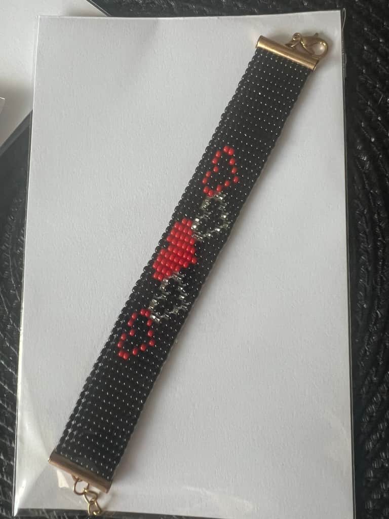 Pērļotas rokassprādzes