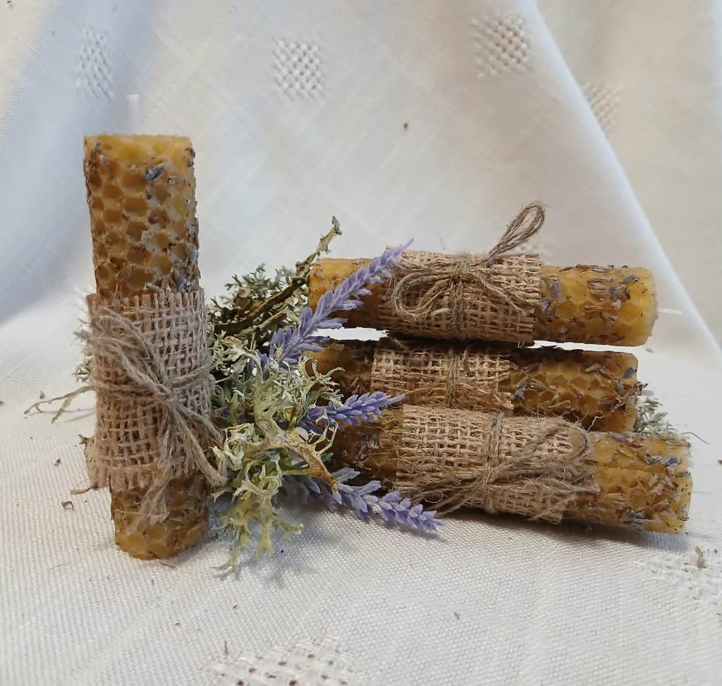 Sveces Bišu vaska ar lavandas ziediem