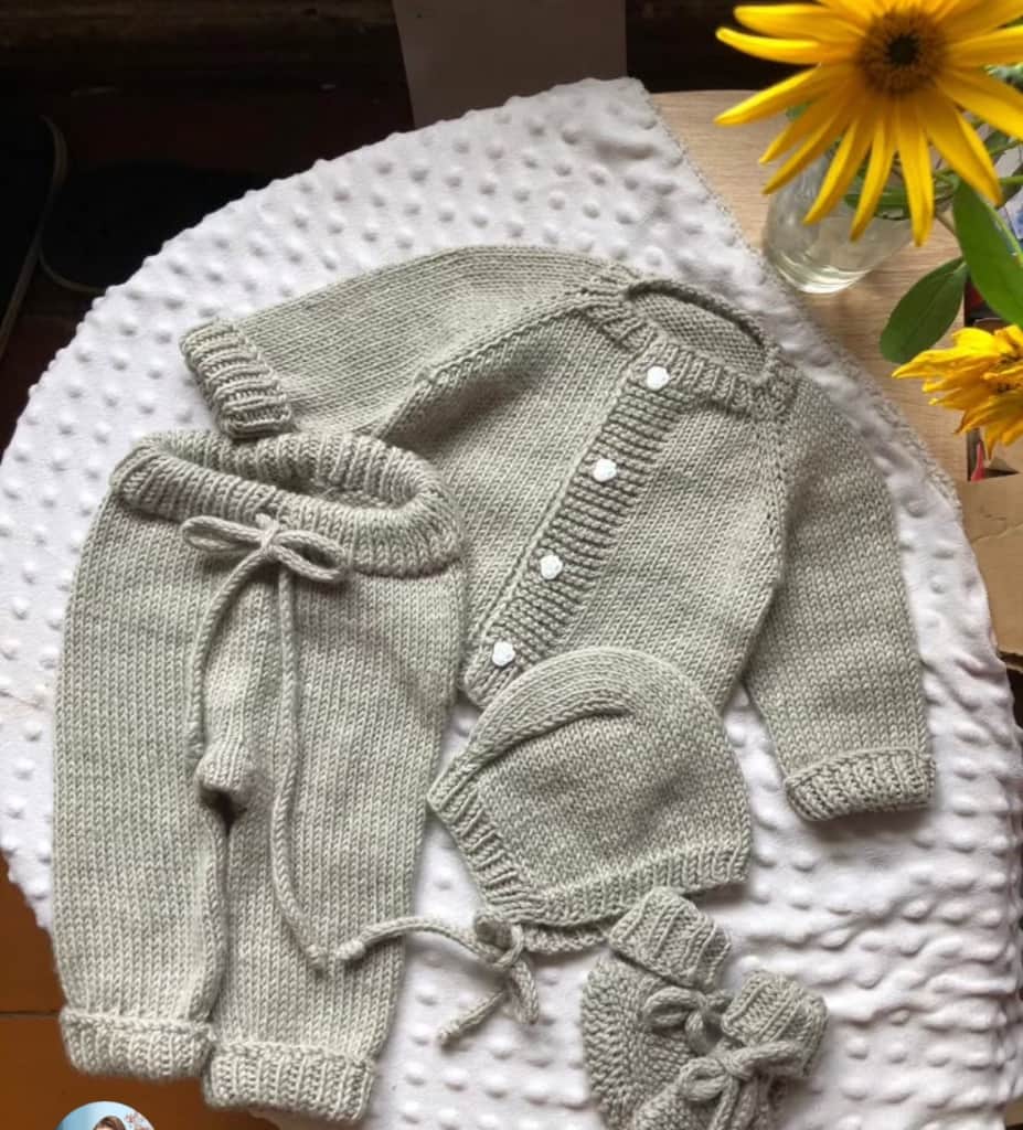 Adīts komplektiņš mazulim