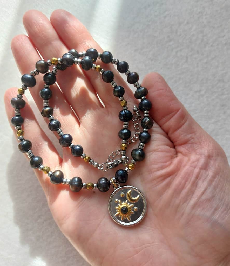 Saldūdens pērļu kaklarota ar kulonu